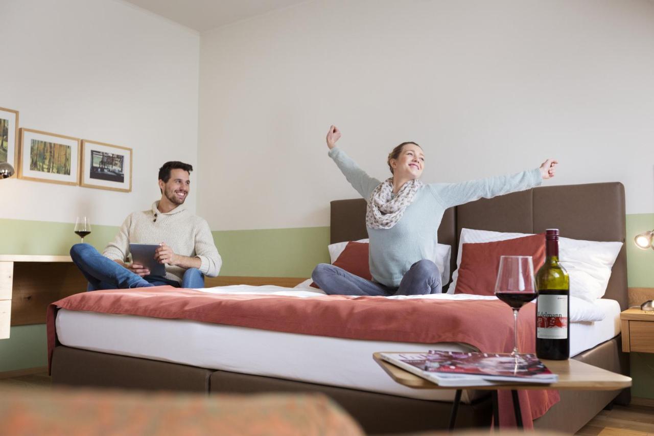Weingut & Gastezimmer Edelmann Göttlesbrunn Exteriör bild