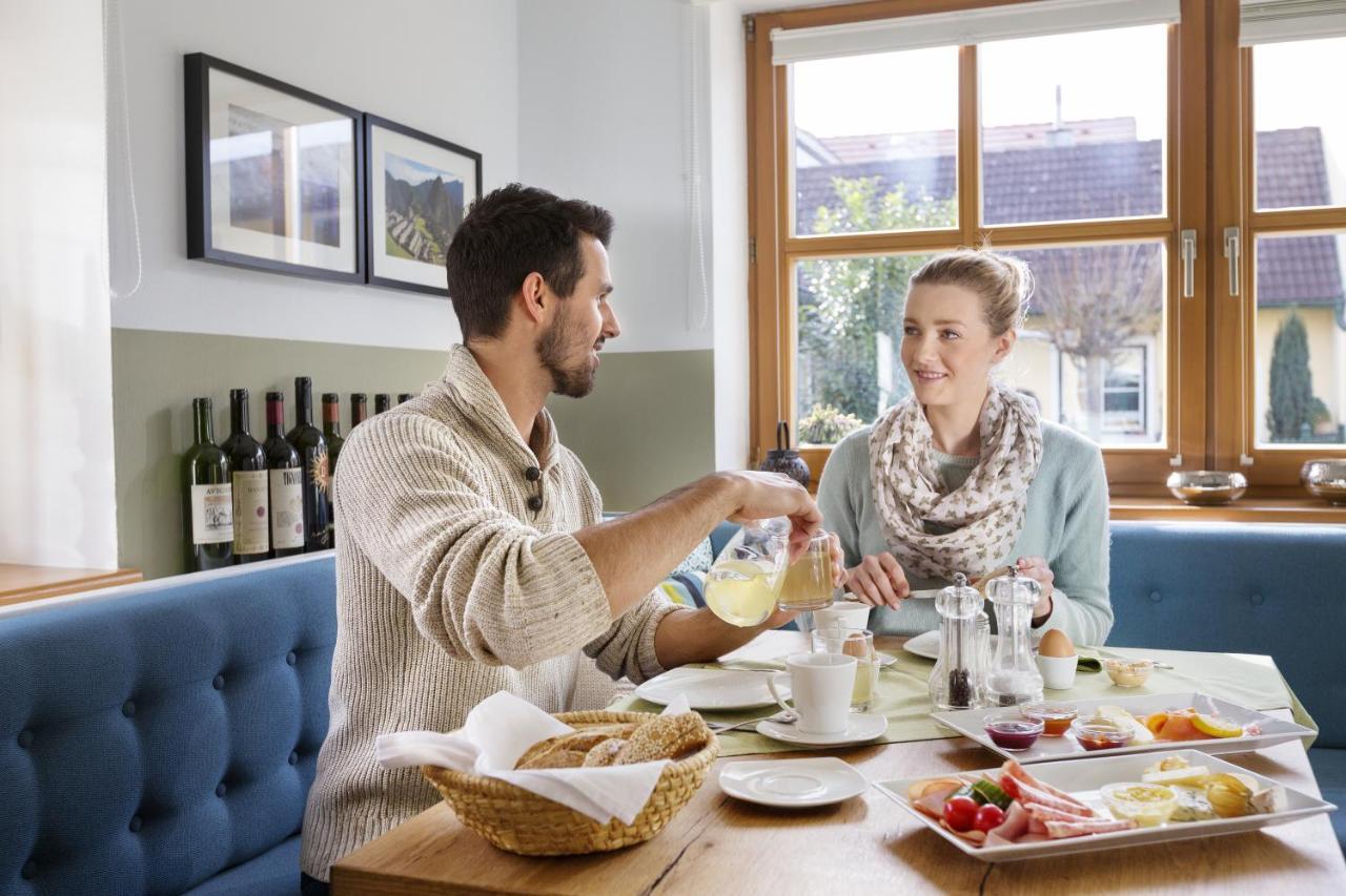 Weingut & Gastezimmer Edelmann Göttlesbrunn Exteriör bild