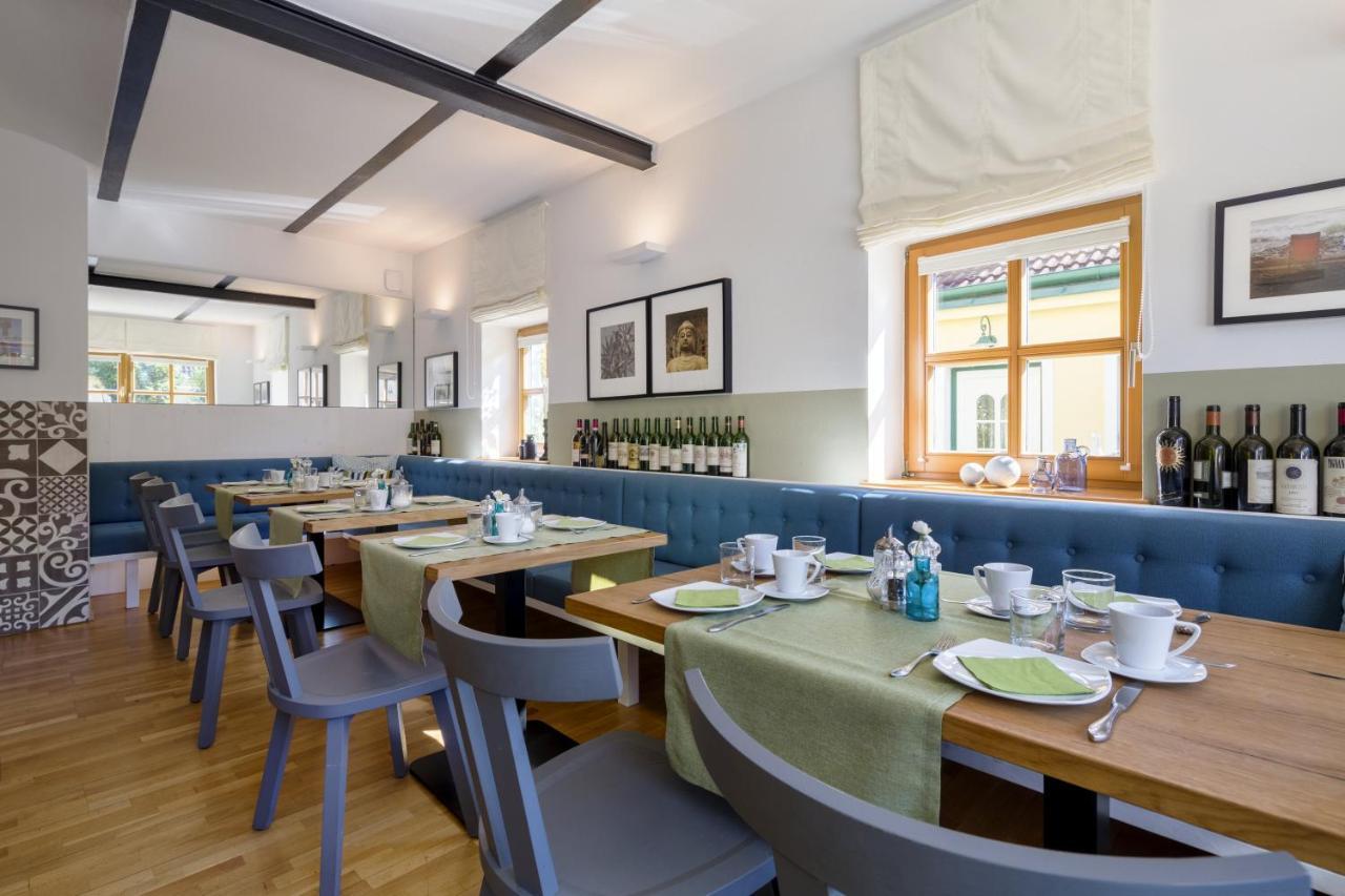 Weingut & Gastezimmer Edelmann Göttlesbrunn Exteriör bild
