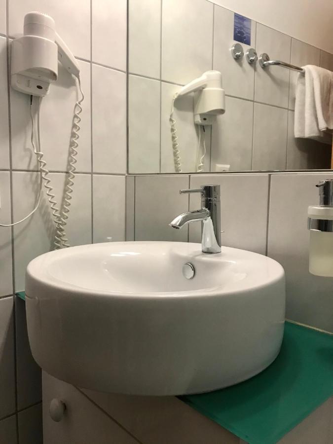 Weingut & Gastezimmer Edelmann Göttlesbrunn Exteriör bild