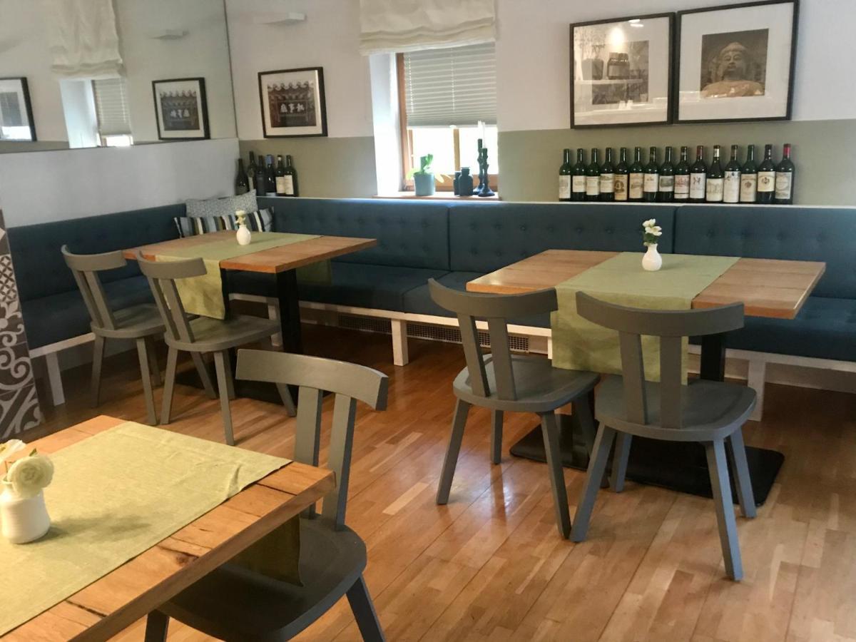 Weingut & Gastezimmer Edelmann Göttlesbrunn Exteriör bild